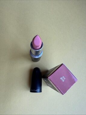 MAC Cosmetics Lipstick Myth - Soft Pink